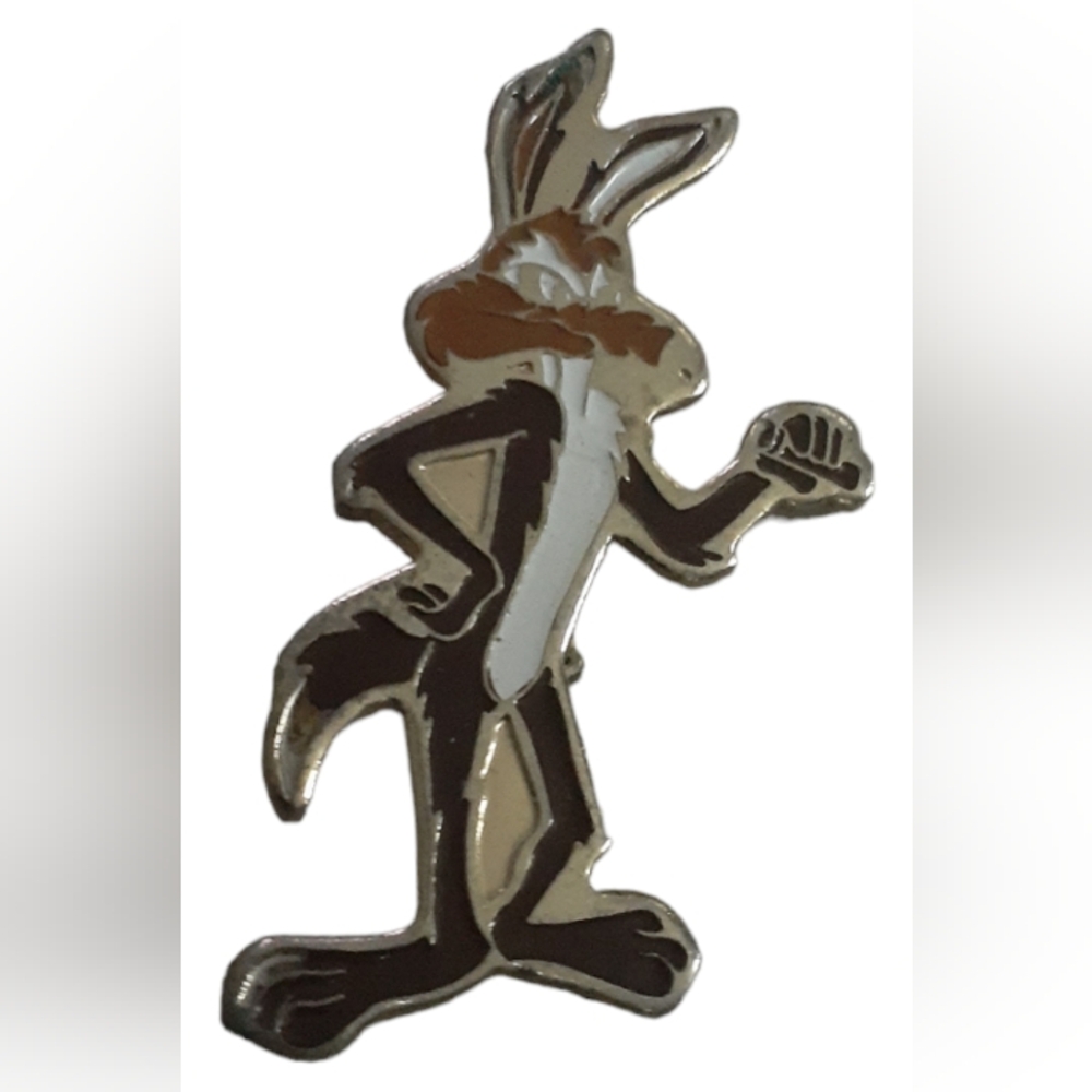 Vtg Wile E Coyote with Hands on Hips Lapel Pin Cartoon Character on Roadrunner